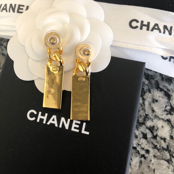 ❌SOLD❌ CHANEL Shiney Gold Logo earrings w/Crystal - Picture 10 of 15